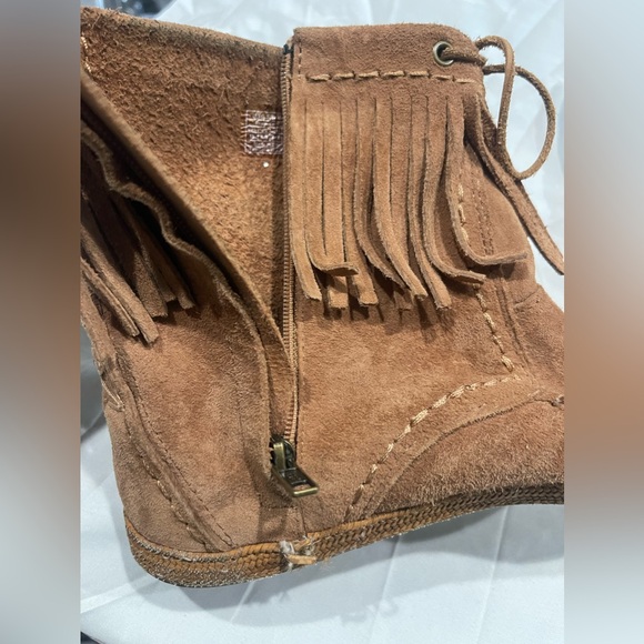🤎UGG AUSTRALIA VERY NICE BROWN ANKLE BOOTS WITH FRINGES  & SIDE ZIPPER SZ 10🤎 - Picture 5 of 10